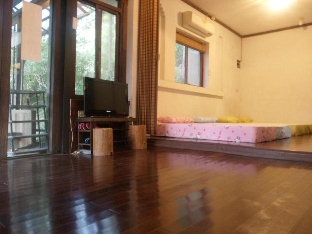 Siyuan Ju Homestay Пулі Екстер'єр фото